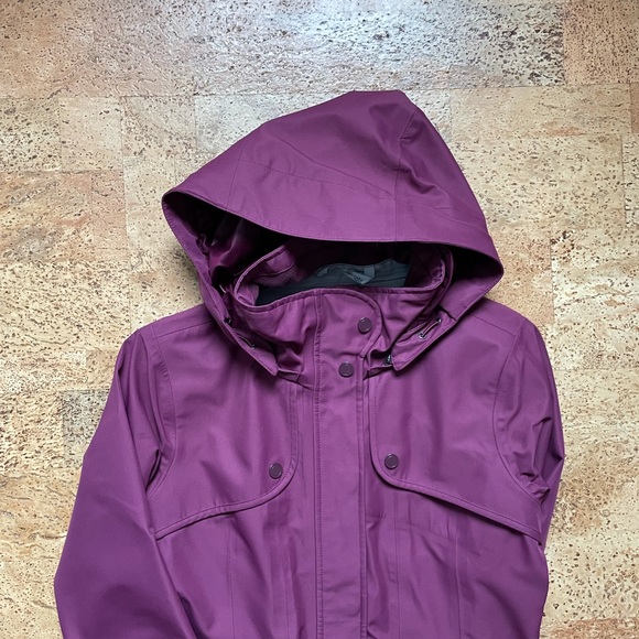 Athleta Overcast Rain Coat - Maroon - photo 3 is most accurate photo of color 💖 - Picture 4 of 5